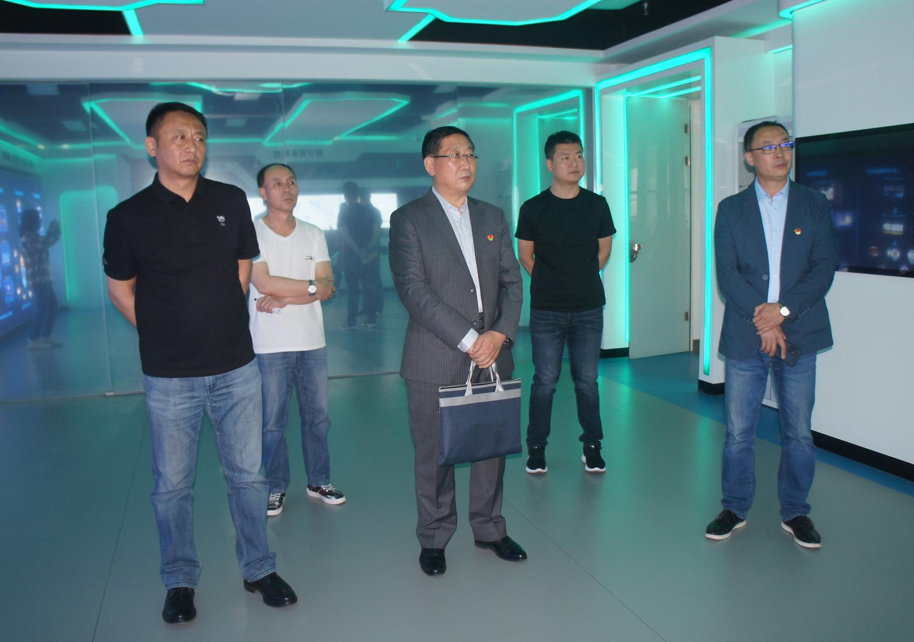 <strong>金川工業(yè)園區(qū)黨委領(lǐng)導(dǎo)組成調(diào)研小組蒞臨和利集團(tuán)</strong>